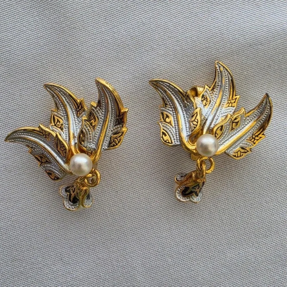 Beautiful Vintage Damascene jewelry set Leaf brooch/matching drop acorn earrings